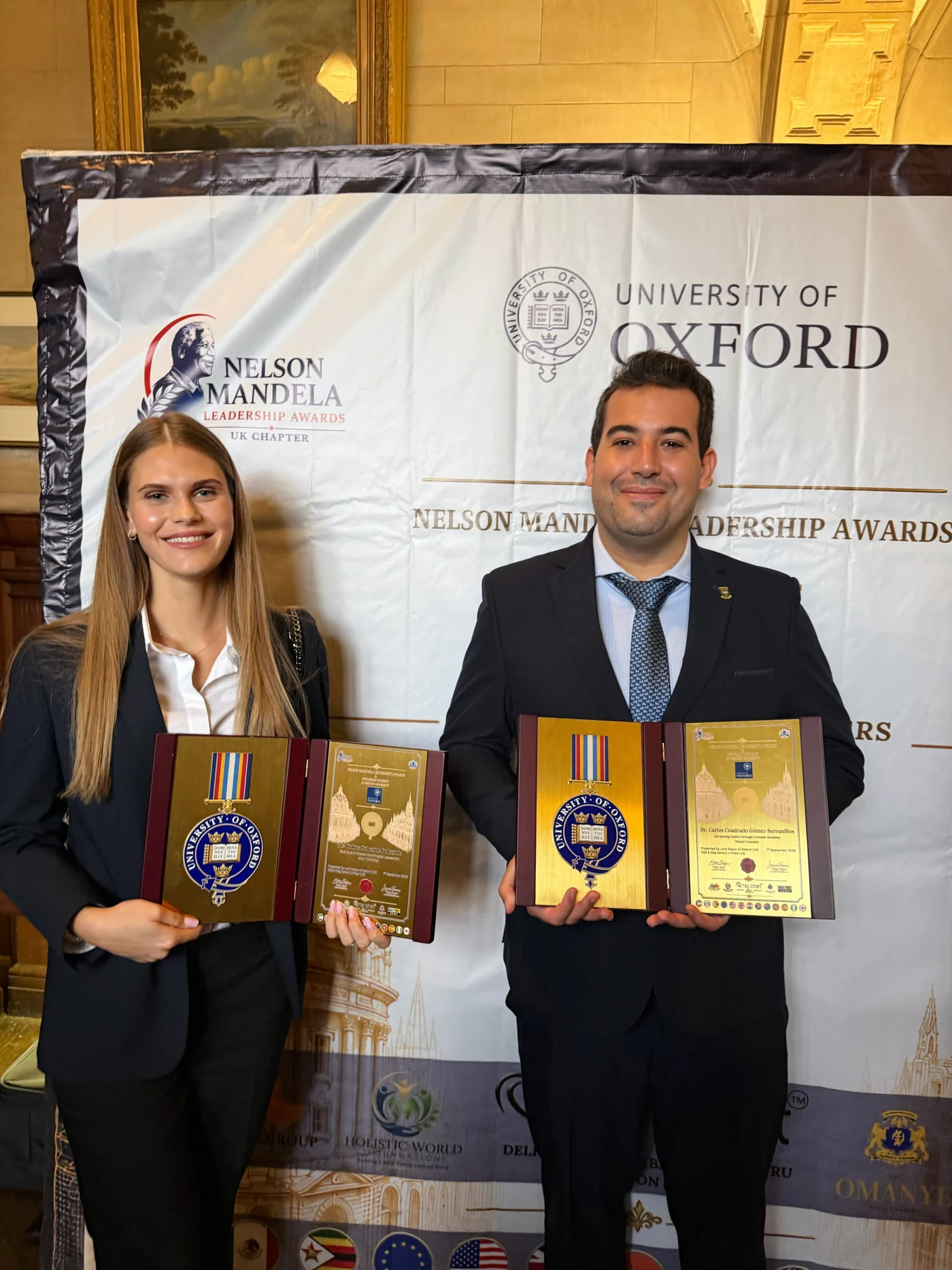 Carlos Cuadrado Gómez-Serranillos y Polina Poloziuk Poloziuk con sus Premios Nelson Mandela · Oxford, 2026.