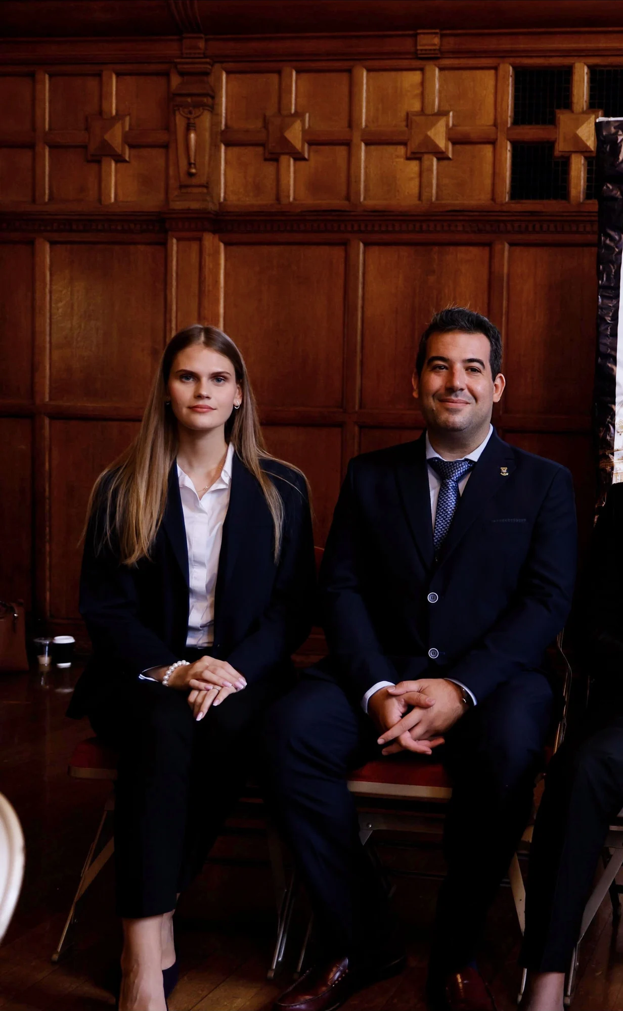 Dr. Carlos Cuadrado Gómez-Serranillos y Polina Poloziuk Poloziuk durante el acto de los Premios Nelson Mandela en Oxford
